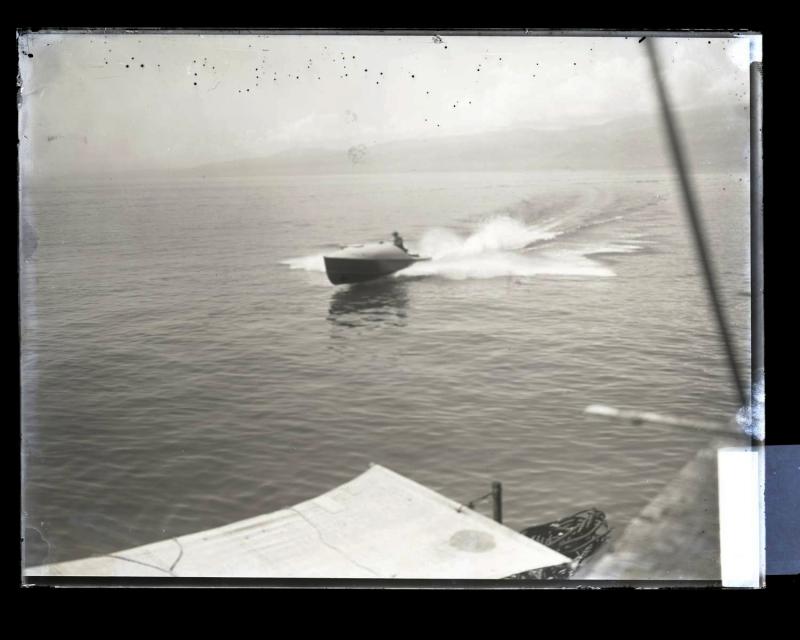 Motoscafo in navigazione - 5