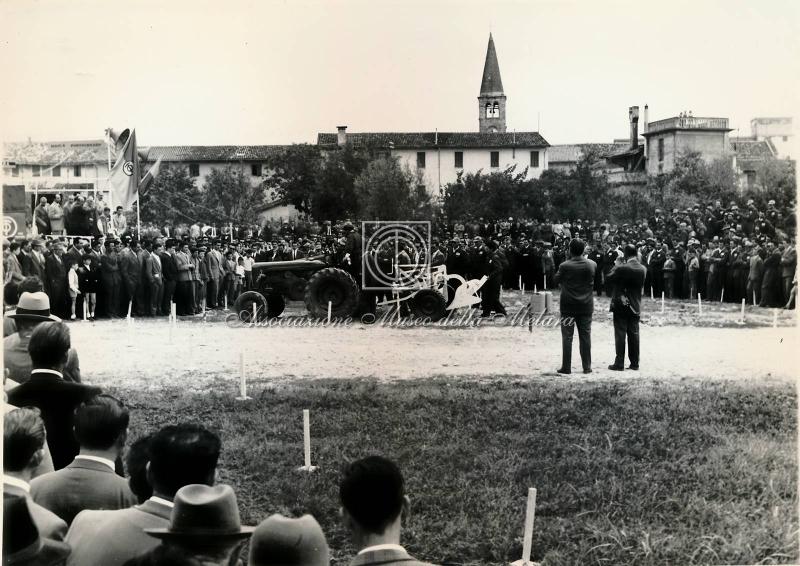 Altri concorrenti alle prese con il concorso