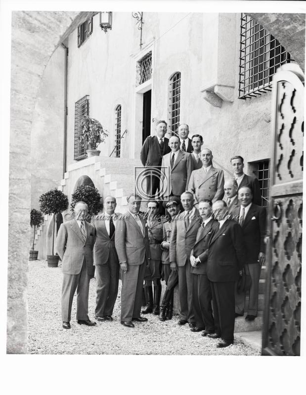 Responsabili dell'ispezione in un ritratto di gruppo