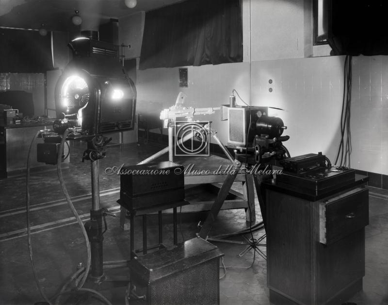 Apparecchiature cinematografiche in laboratorio sperimentale