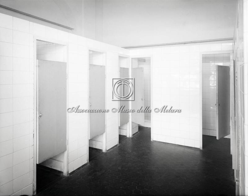 Servizi igienici dello spogliatoio per gli operai