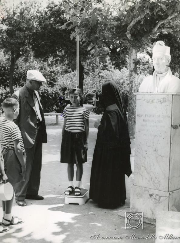 Bambina durante controllo medico generico