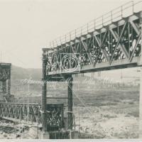 La VI travata dopo il varo laterale - la VII travata sollevata completamente