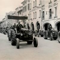 Trattori che sfilano per le vie di Portogruaro