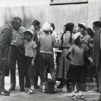 Genitori e bambini prima della partenza